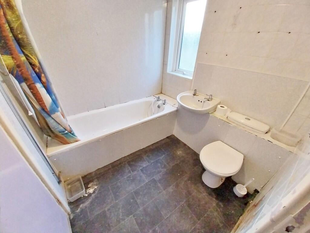 Additional image 10 of Lake View Close, Porthcawl, South Glamorgan, Bridgend (County of), CF36