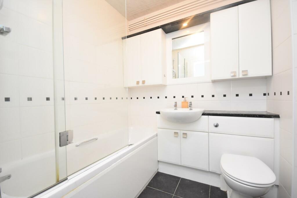 Additional image 16 of 54 Seabank, The Esplanade, Penarth, CF64 3AR