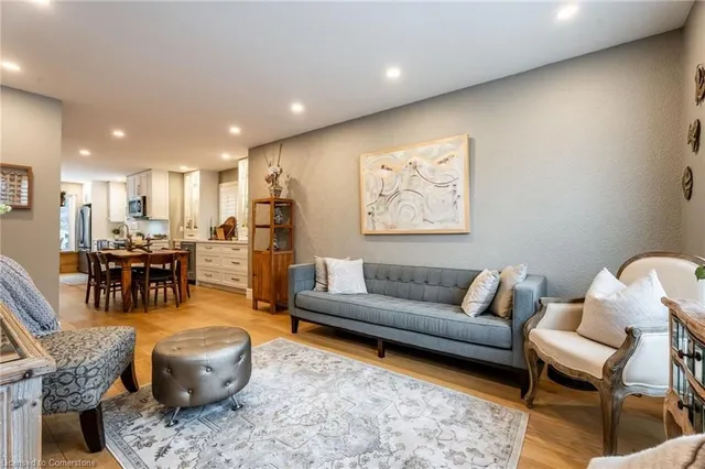 Additional image 8 of 371 Knightsbridge Cres