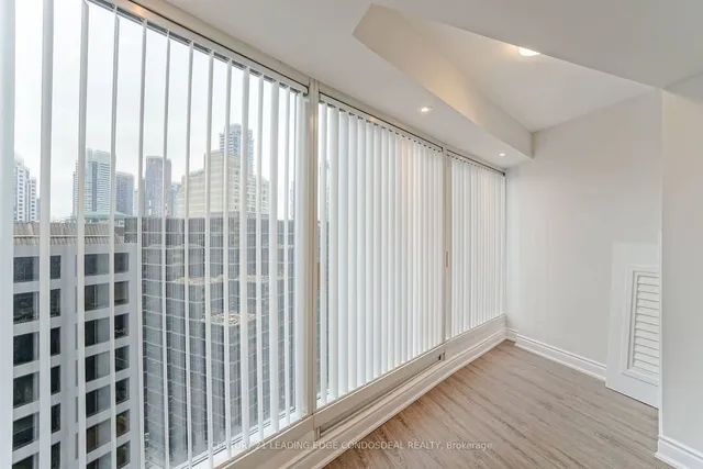 Additional image 24 of 33 University Ave Unit 1905