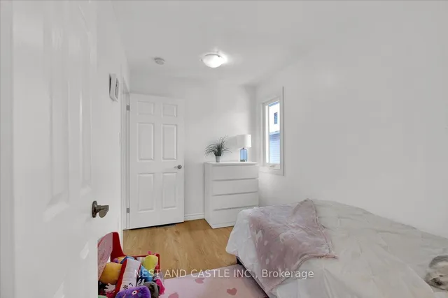 Additional image 27 of 13 Treeview Crt