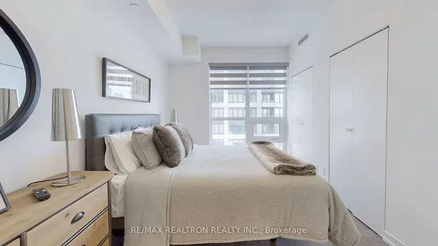 Additional image 38 of 49 East Liberty St Unit 1102