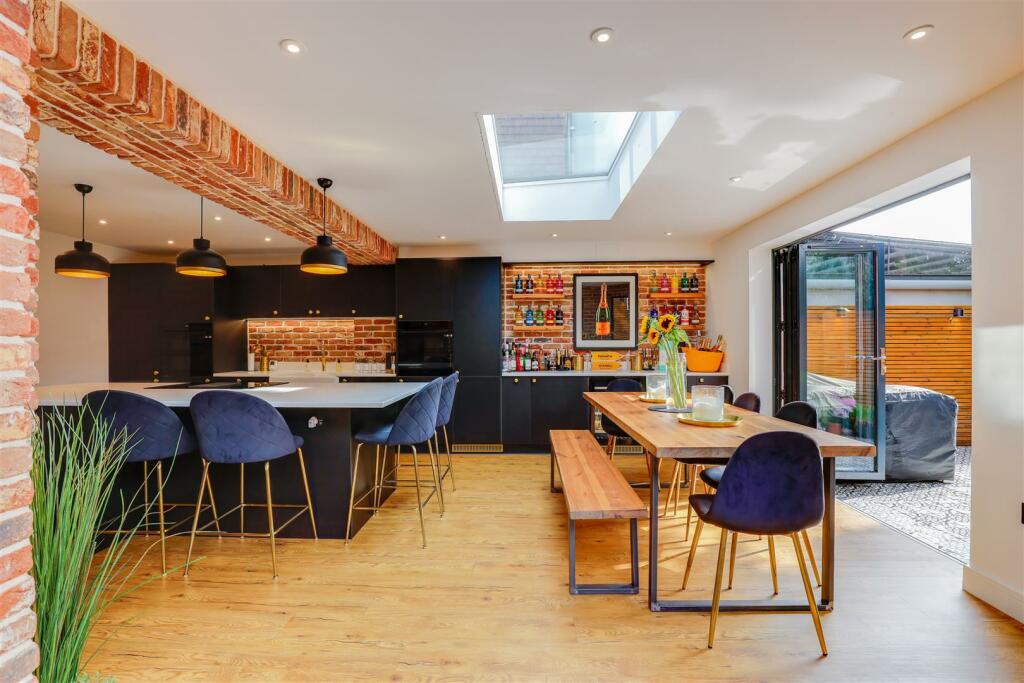 Additional image 10 of The Townhouse, 8 Pen Y Garth Mansions, 2 Stanwell Road, Penarth, CF64 3EA