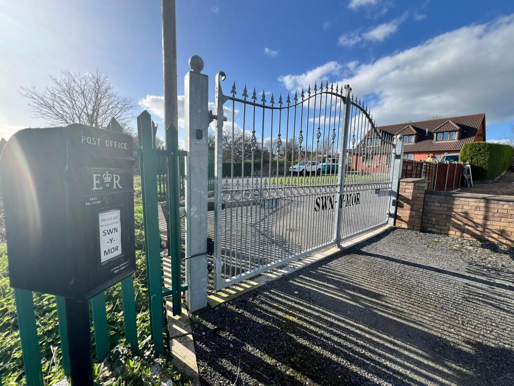 Primary image of South View, Rhoose, CF62