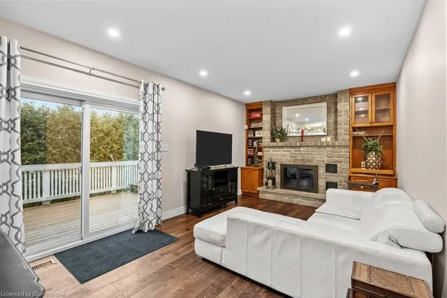 Additional image 18 of 116 Aubrey Ave