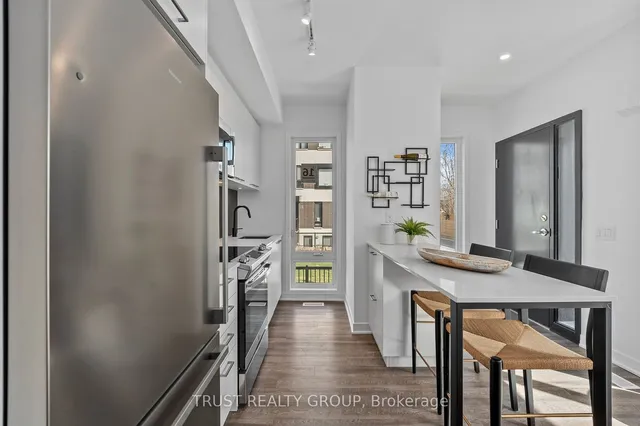 Additional image 17 of 10 Ed Clark Gdns Unit TH16