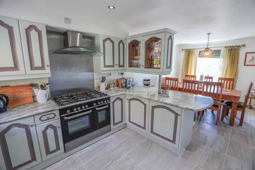 Additional image 5 of White Horses, Craig Yr Eos Road, Ogmore-By-Sea, Vale Of Glamorgan, CF32 0QN