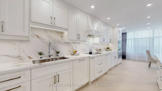 Additional image 17 of 900 Yonge St Unit 1403