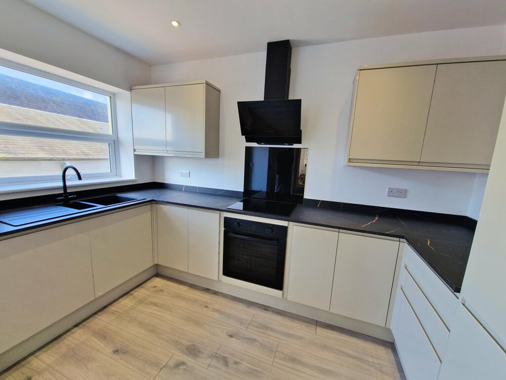 Additional image 5 of FLAT 2, 90 JOHN STREET, PORTHCAWL, CF36 3DT