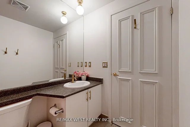 Additional image 31 of 209 Fort York Blvd Unit 355