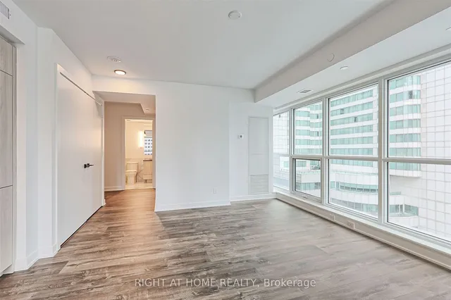 Additional image 17 of 327 King St Unit 1307