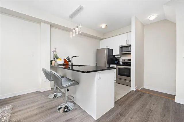 Additional image 6 of 590 North Service Rd Unit 52