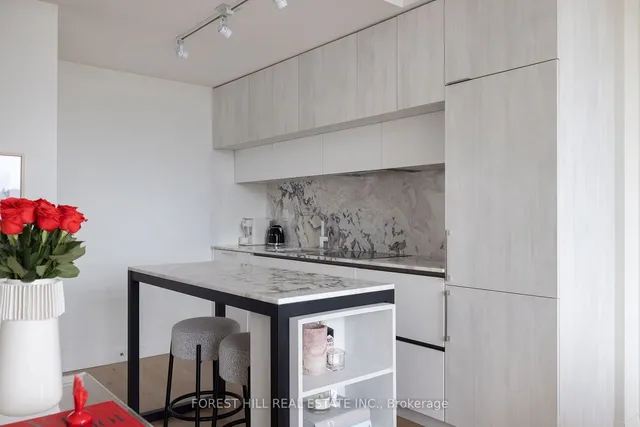 Additional image 6 of 151 Avenue Rd Unit 510