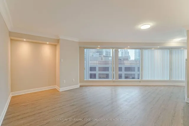 Additional image 16 of 33 University Ave Unit 1905