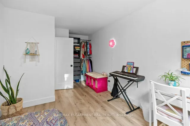 Additional image 26 of 3346 Hannibal Rd