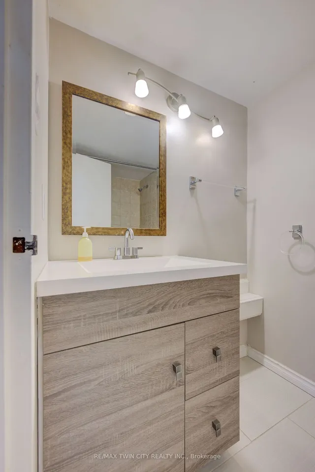 Additional image 21 of 24 Mooregate Cres Unit 202