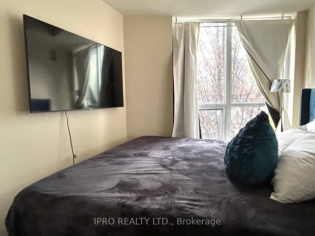 Additional image 11 of 181 VILLAGE GREEN Sq Unit 214