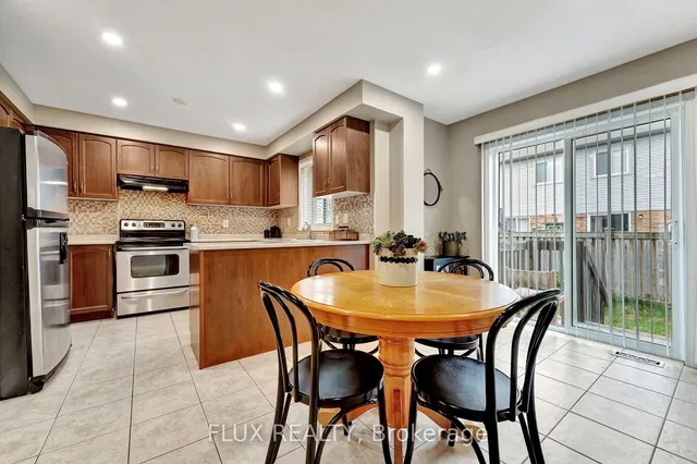 Additional image 16 of 399 HOBBS Cres