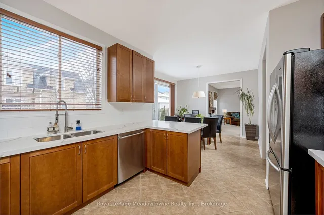 Additional image 19 of 1285 Christie Circ