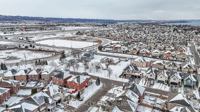 Additional image 18 of 21 Pebble Valley Ave