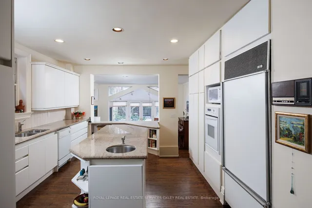 Additional image 11 of 137 Roxborough St