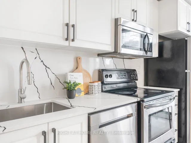 Additional image 7 of 65 Bremner Blvd Unit 1406