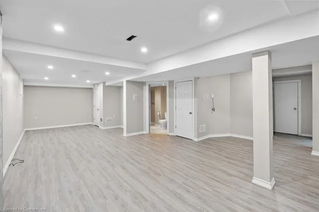 Additional image 38 of 116 Aubrey Ave