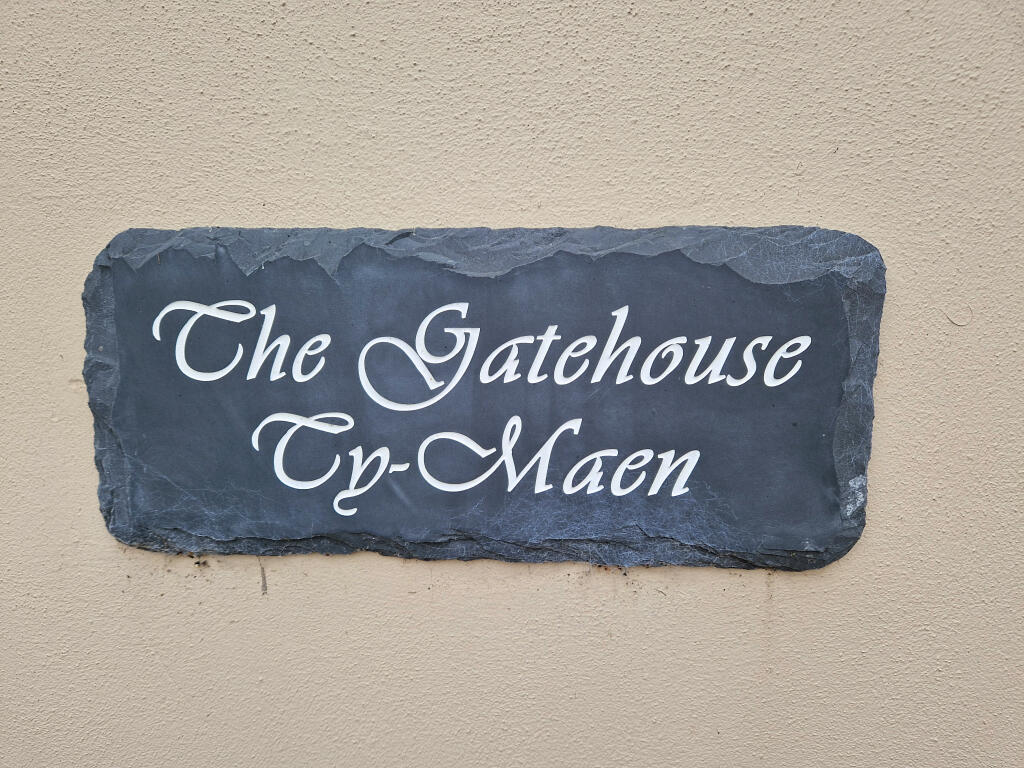 Primary image of THE GATE HOUSE TY MAEN, PORTHCAWL ROAD, SOUTH CORNELLY, CF33 4RE