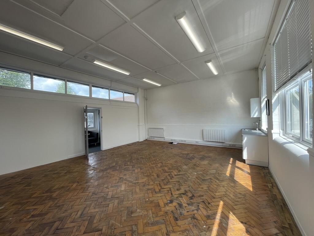 Additional image 9 of Hove Biz Space, The Knoll Business Centre, Old Shoreham Road, Hove, BN3 7GS