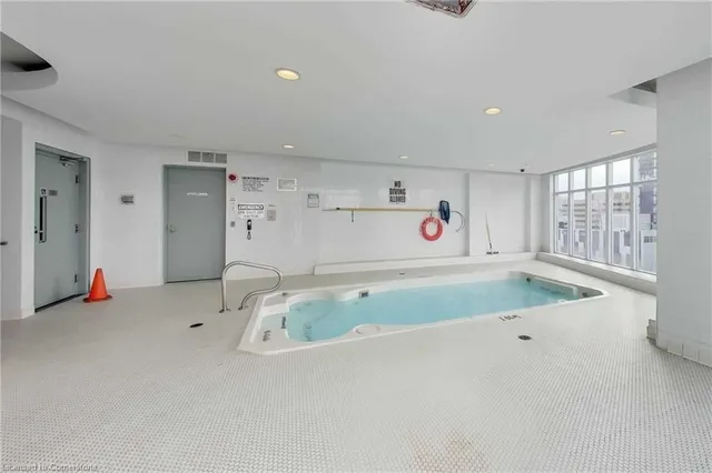 Additional image 32 of 270 Wellington St Unit 409