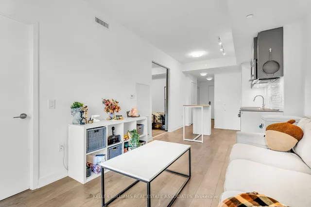 Additional image 13 of 270 Dufferin St Unit 329