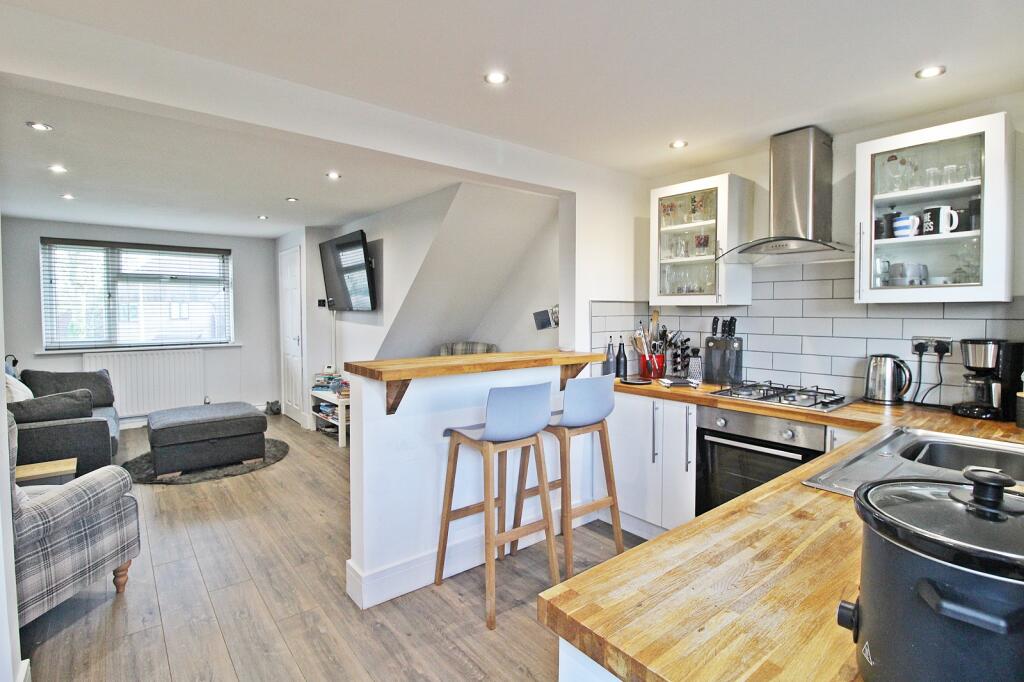 Additional image 2 of The Hollies, Brynsadler, Pontyclun, Rhondda Cynon Taff. CF72 9BB