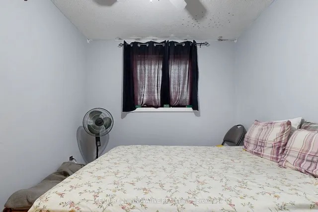 Additional image 17 of 18 Lowry Sq