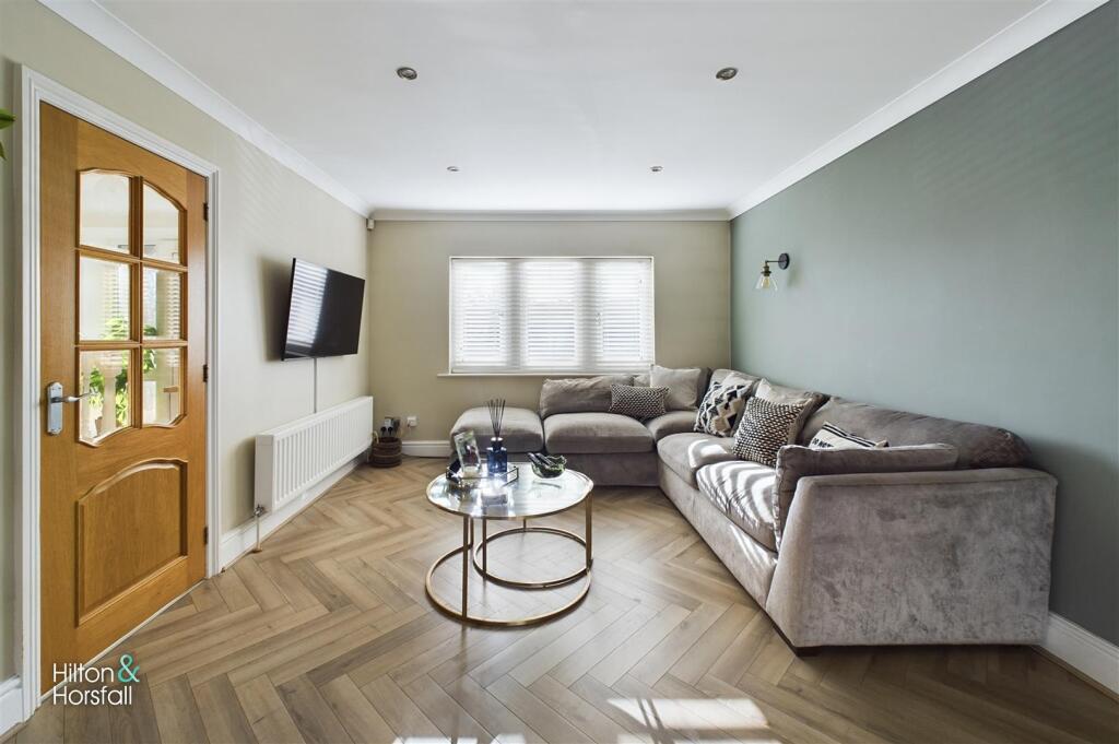 Additional image 3 of Barn Field Close, Colne