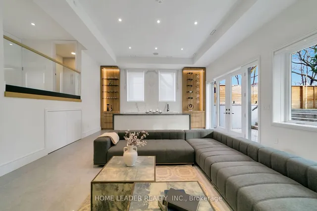 Additional image 27 of 169 Poyntz Ave