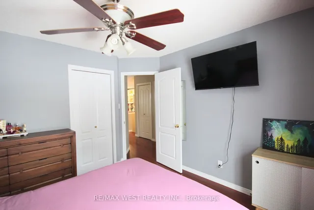 Additional image 26 of 10 Frances Ave