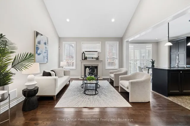 Additional image 7 of 748 Sales Crt