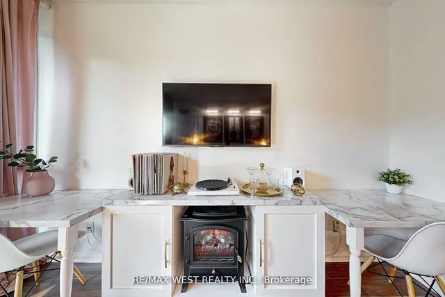 Additional image 23 of 209 Fort York Blvd Unit 355