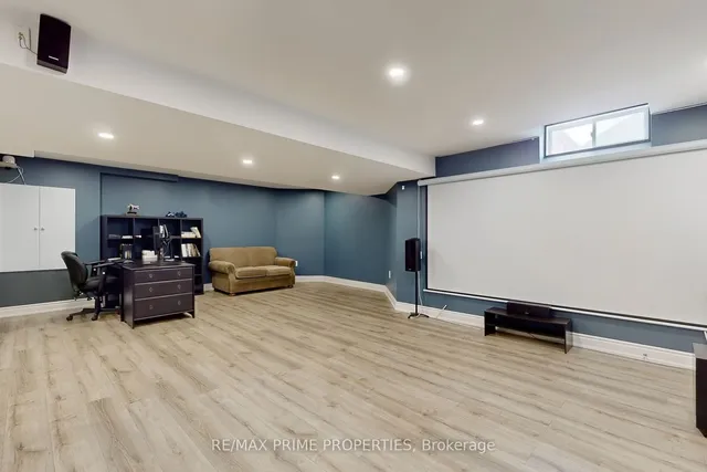 Additional image 31 of 748 CALDWELL Cres