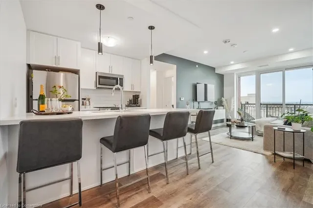 Additional image 3 of 2750 King St Unit 404