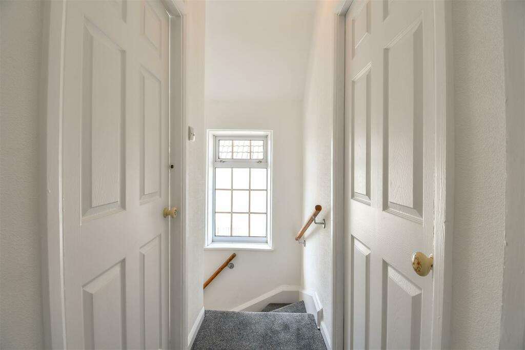 Additional image 16 of Bron Awelon, Barry