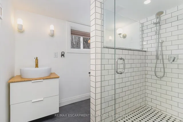 Additional image 29 of 166 Rothsay Ave