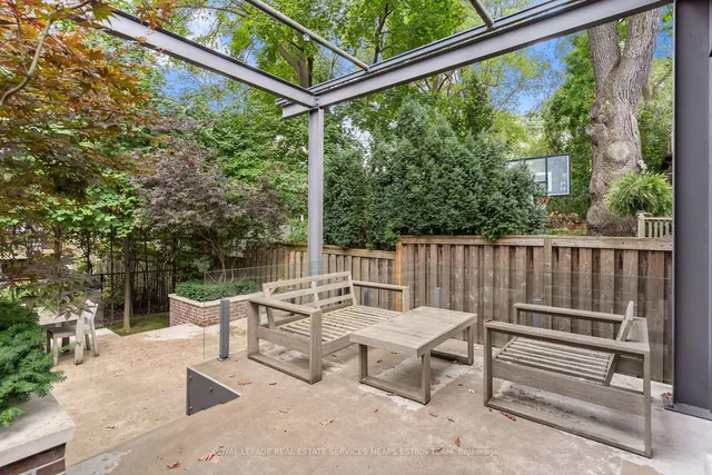 Additional image 39 of 111 Balmoral Ave