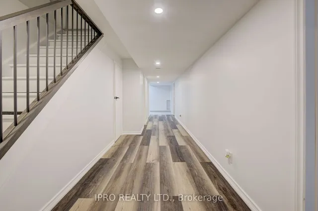 Additional image 24 of 18 Martinglen Cres