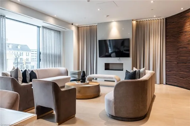 Additional image 34 of 2007 James St Unit 1305