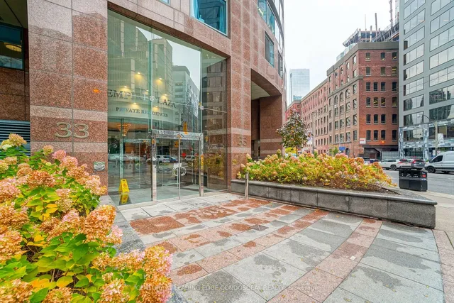 Additional image 4 of 33 University Ave Unit 1905