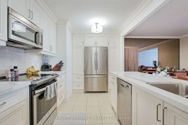 Additional image 5 of 633 Bay St Unit 1615