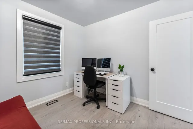 Additional image 19 of 27 Charleston Rd