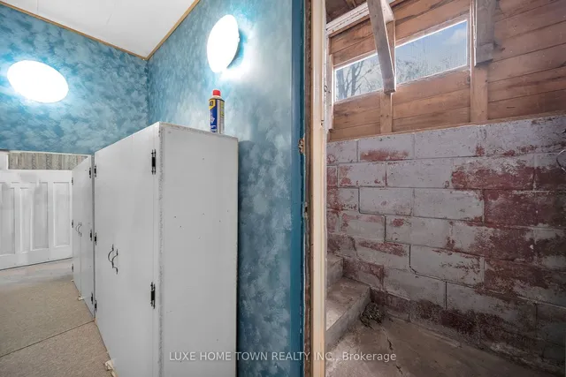 Additional image 32 of 102 Brenda Cres