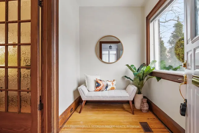 Additional image 32 of 582 Willard Ave